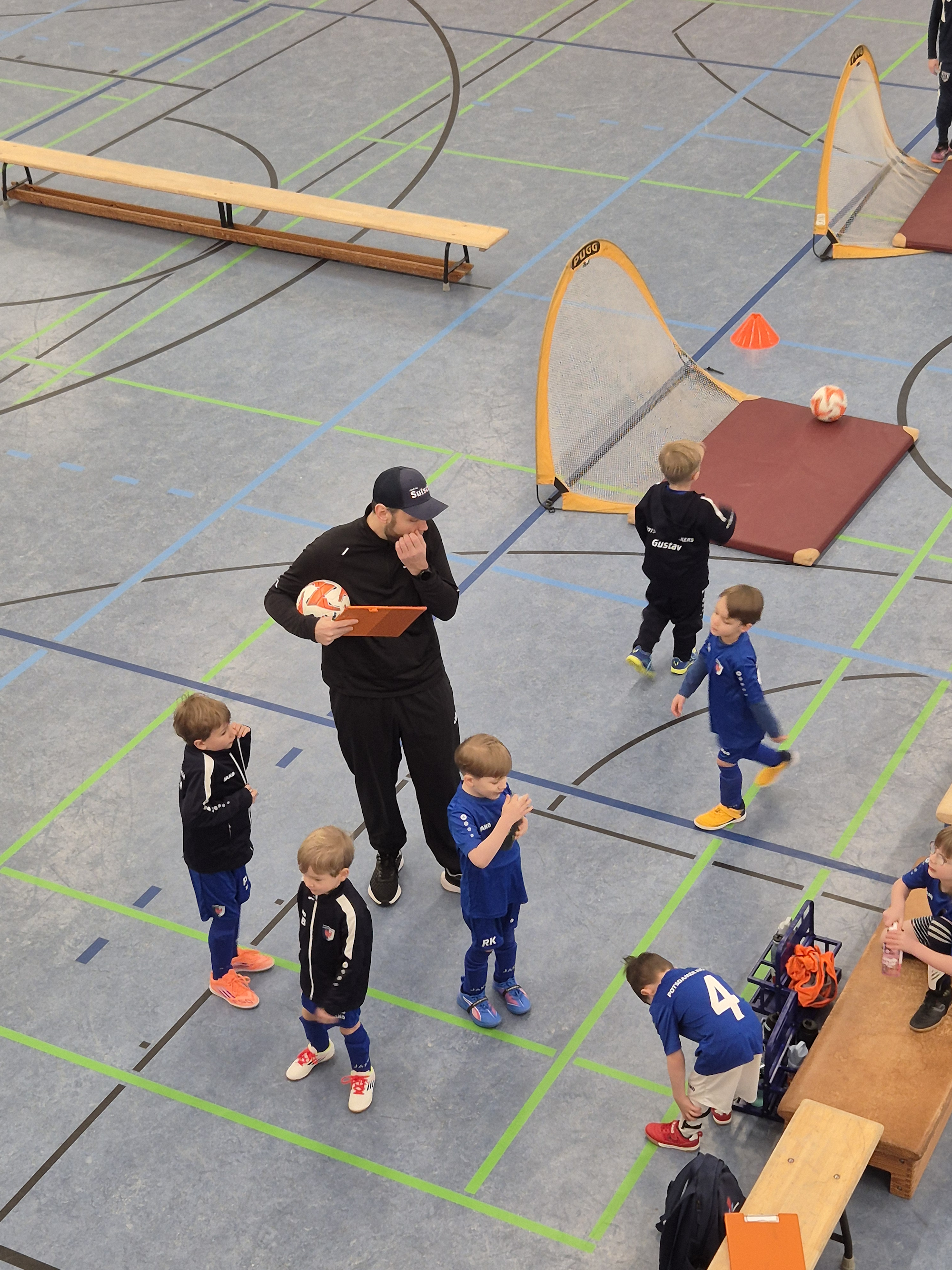 Minikicker haben Spaß und Erfolg beim ersten Hallenturnier