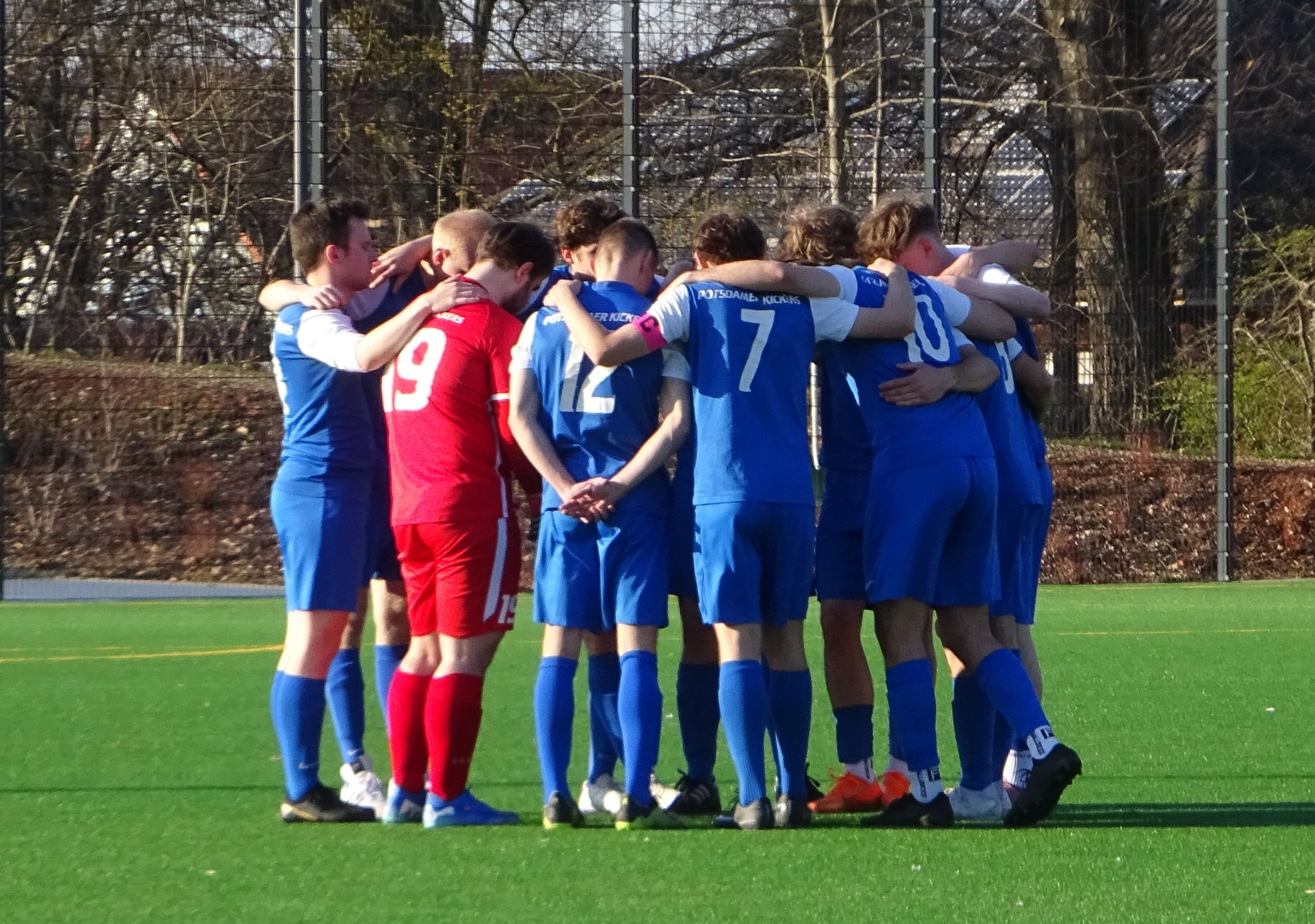 Erste Männer verlieren Heimspiel und Anschluß